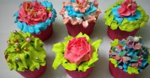 fresh cream deco cupcakes