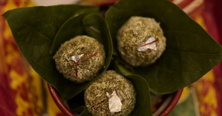 Shaplaay Mora Paaner Laddu Recipe